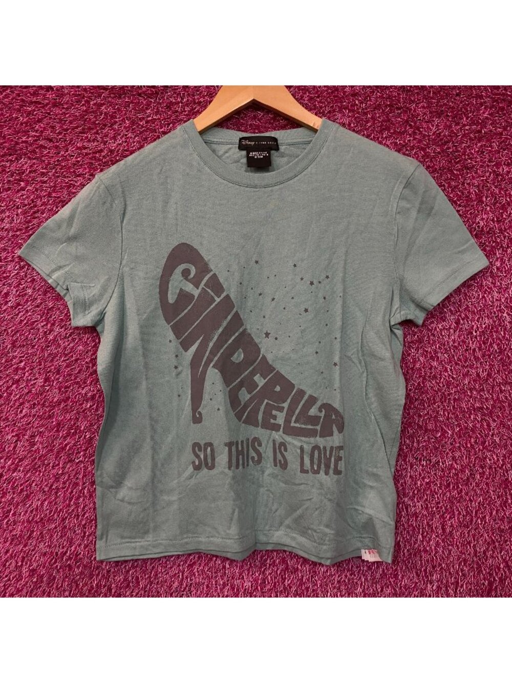 So this is Love Cinderella Glass SLipper Tshirt size XS